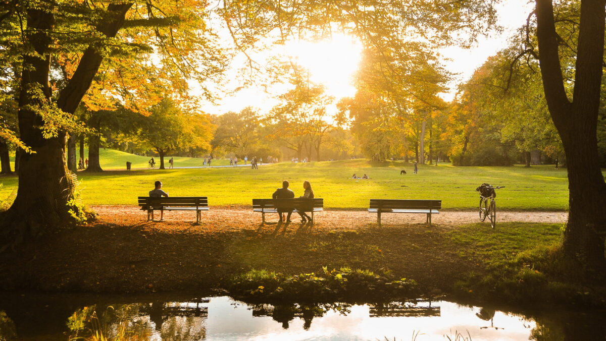 Sonnenuntergang anschauen im Englischen Garten auf dem Monopteros