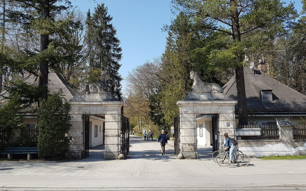 Haupteingang Waldfriedhof