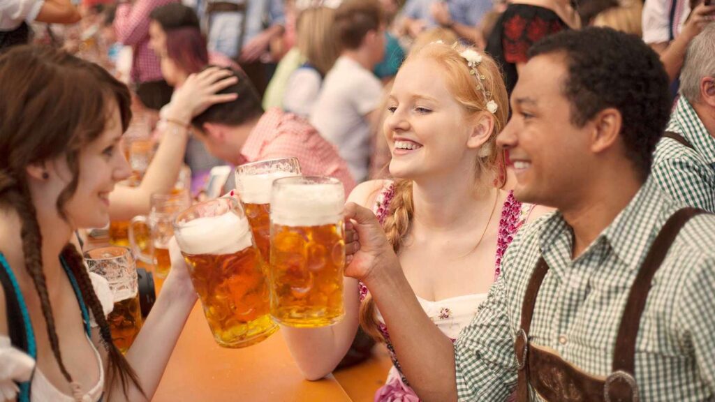 Bis 14,90 Euro kostet die Maß Bier heuer auf der Wiesn