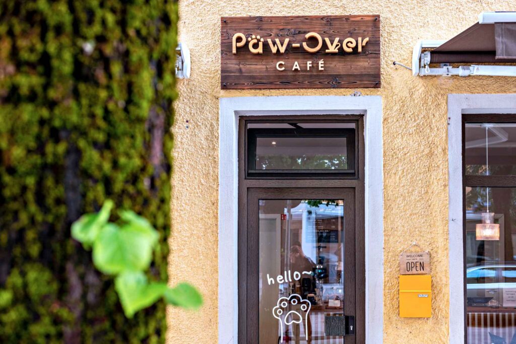 Paw-Over Cafe