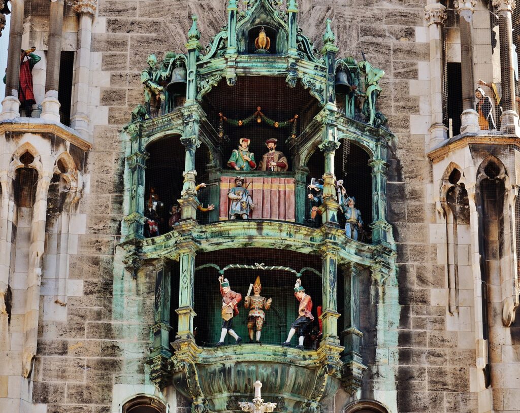 Rathaus Bildergalerie Glockenspiel